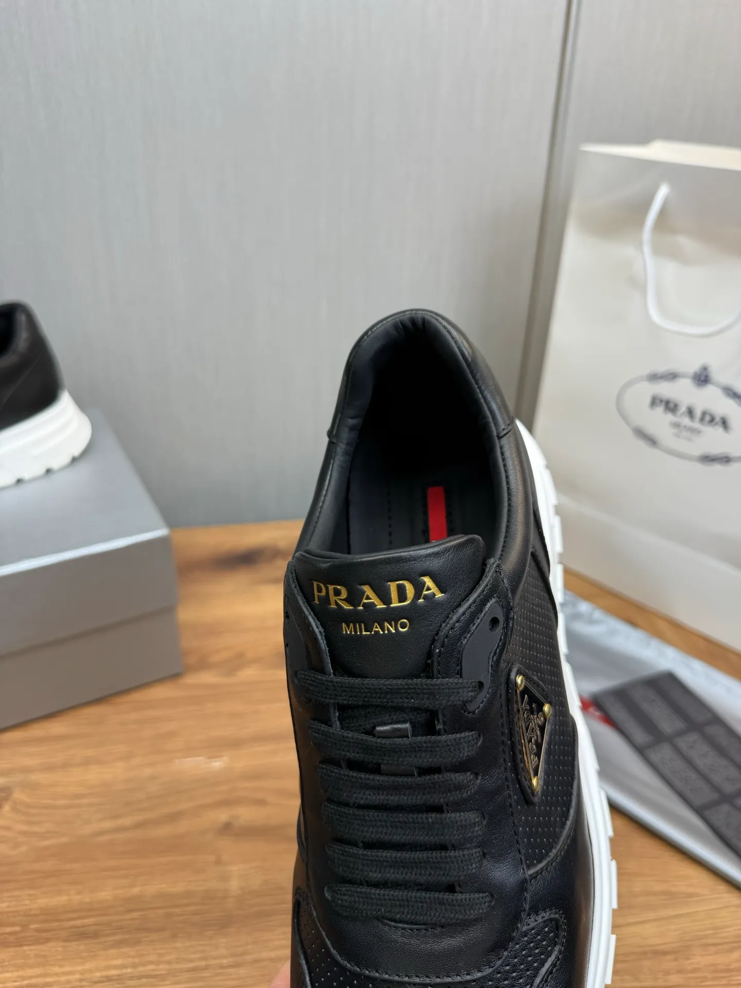 Men's shoes 💰580💰 [PRADA] Men's shoes are popular in the counter, official website is synchronized, 1 high-quality shipment ✔️Original cowhide punching + cowhide lining, 1🆚1 replica, original sole, 38-45 (45 customized, non-refundable)